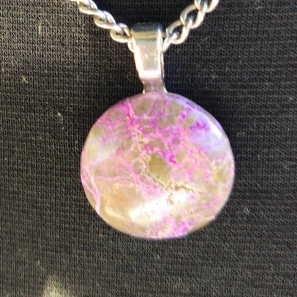Stitchtite cabasion distinct purple 24in silver toned chain.